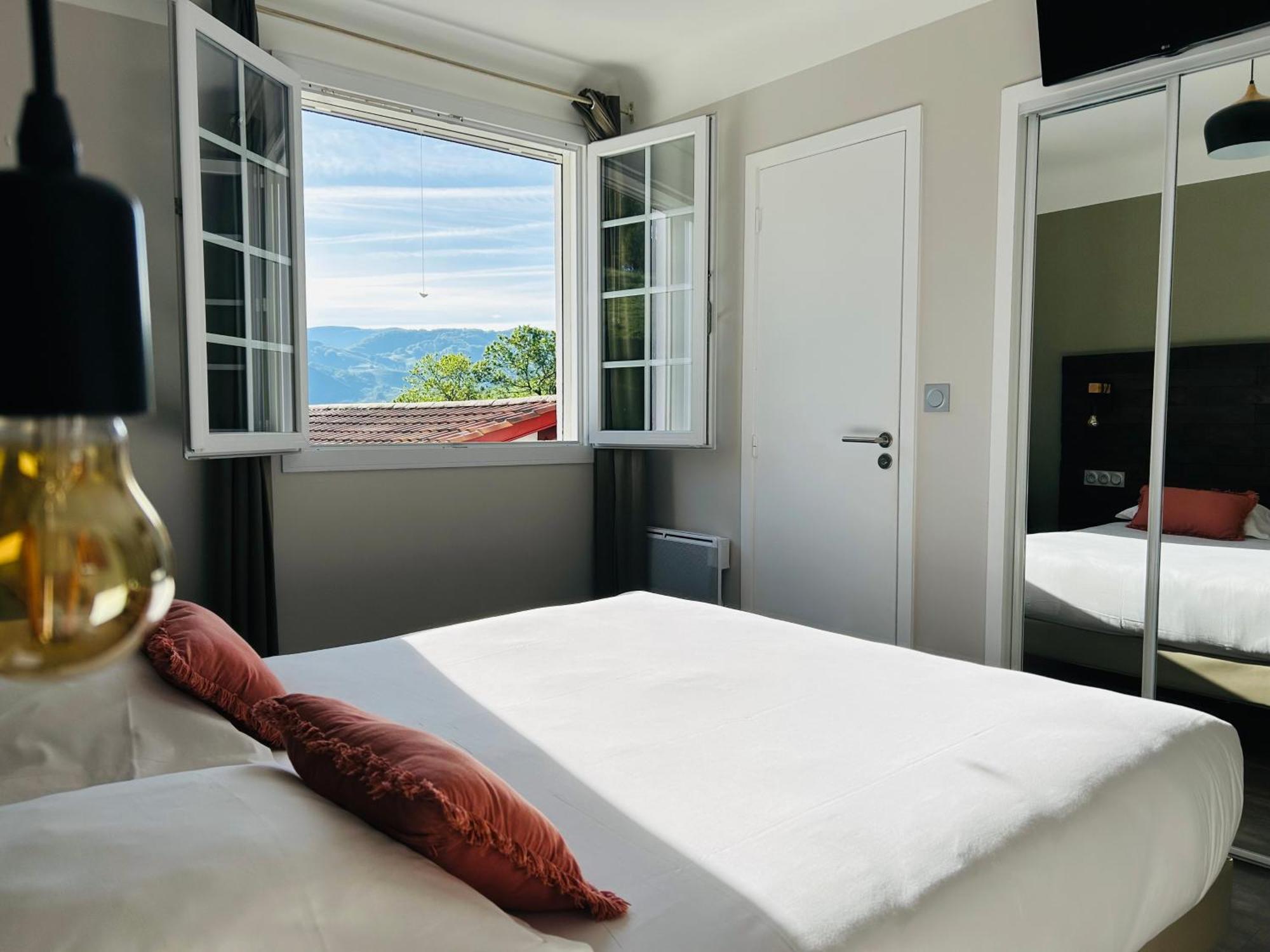 Logis Hotel St Sylvestre Aldudes Buitenkant foto