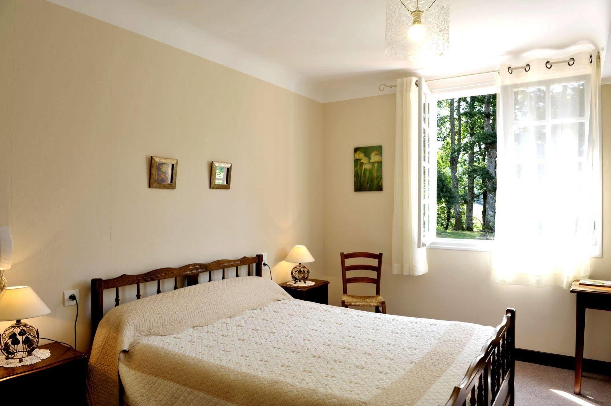 Logis Hotel St Sylvestre Aldudes Buitenkant foto