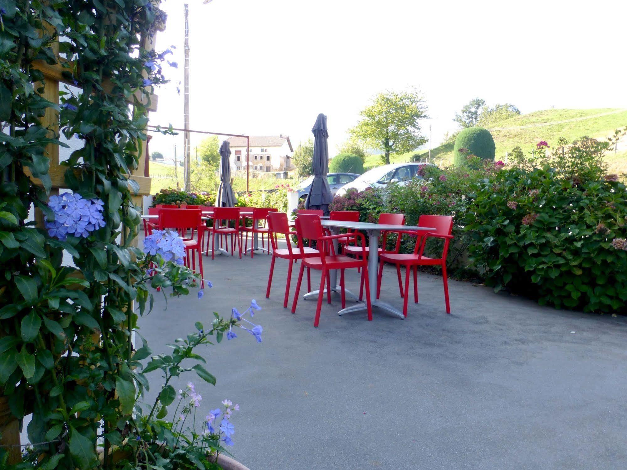 Logis Hotel St Sylvestre Aldudes Buitenkant foto