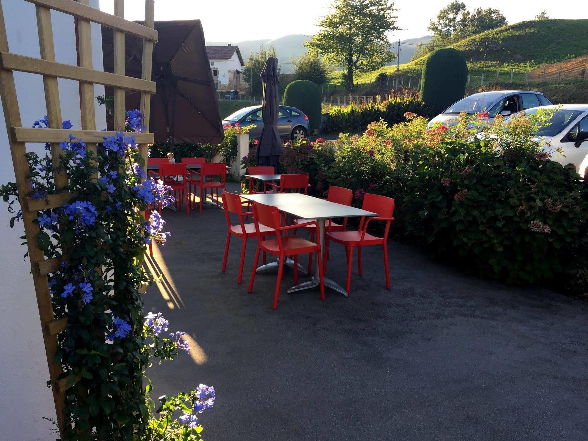Logis Hotel St Sylvestre Aldudes Buitenkant foto
